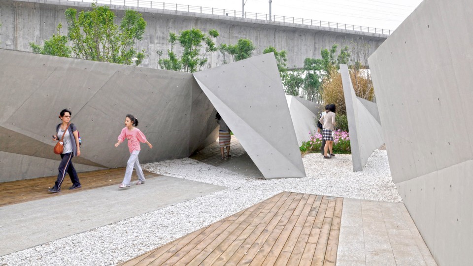 001 Sunken garden by Plasma Studio - Affordances. To be seen and to see