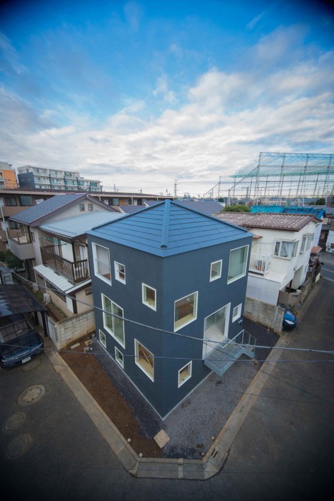 001.House in Kitakarasuyama by Kota Mizuishi-bird's-eye view1