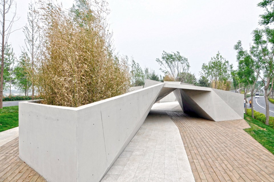 007 Sunken garden by Plasma Studio - Shelter generated by bridging pods