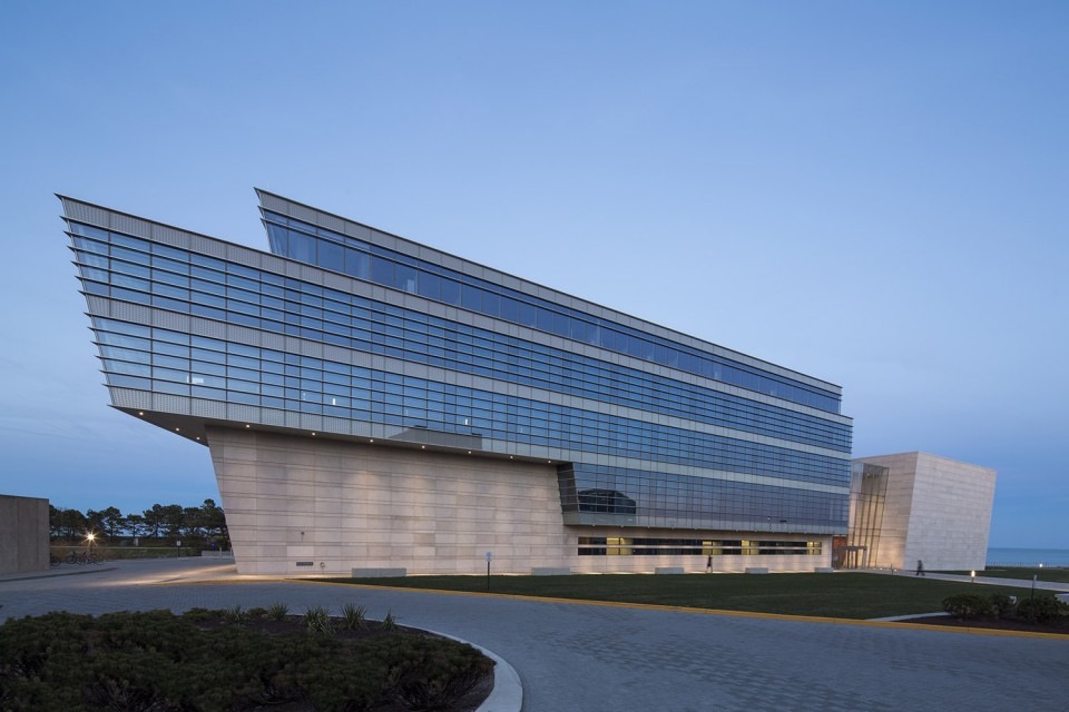 版权 Tom Rossiter : West Facade 西立面