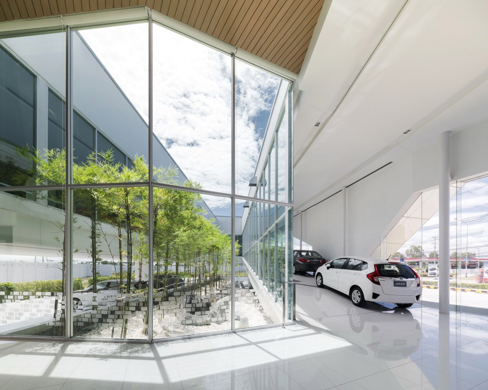 012-HONDA NAKORNCHAISRI showroom by OFFICE AT1