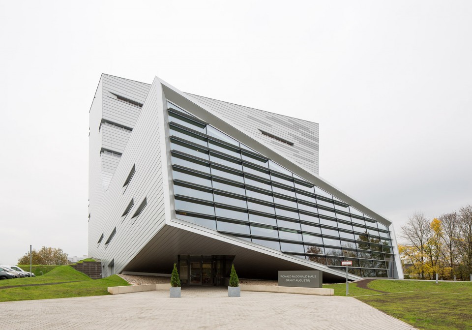 001- FAMILY HOUSE SANKT AUGUSTIN by GRAFT
