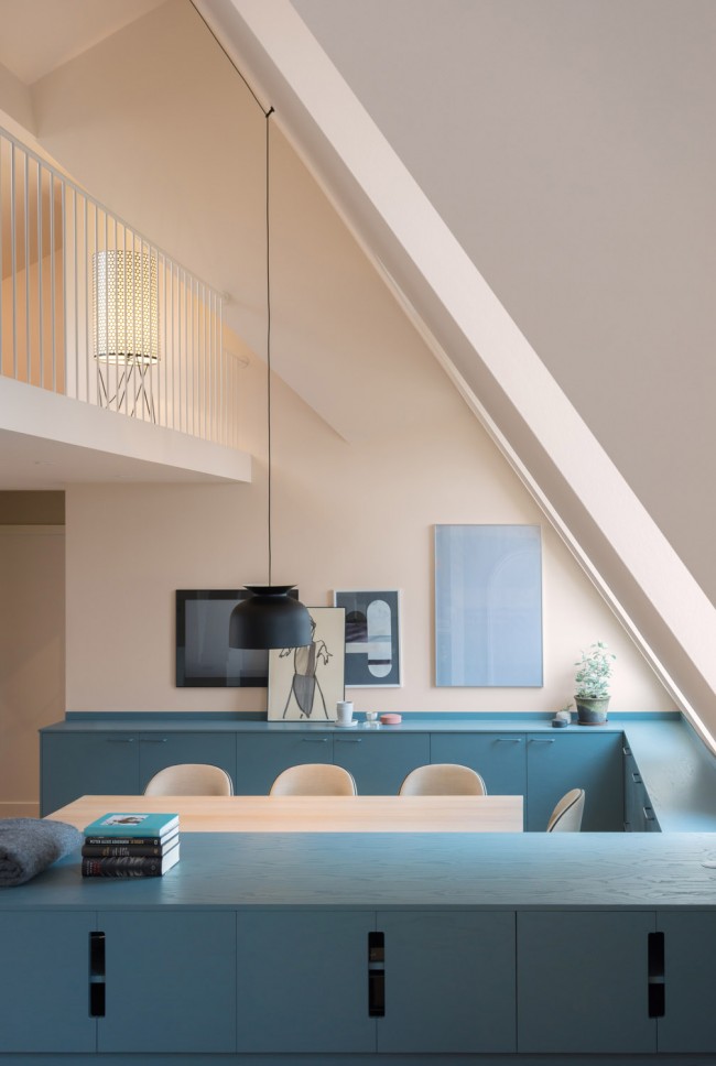 001 inner city blue by NOTE Design Studio SoFo Residence-7