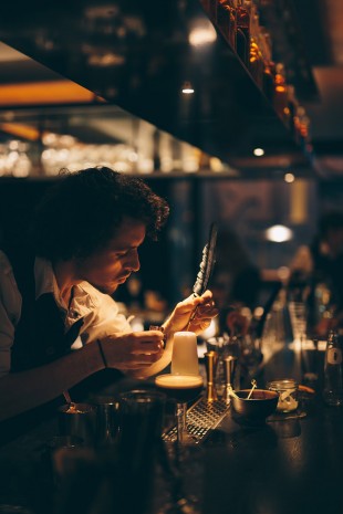 008 -PRESSROOM_bar_01_MvV
