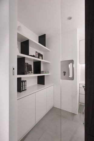 Simple and stylish new home by Z-AXIS DESIGN - 14-12