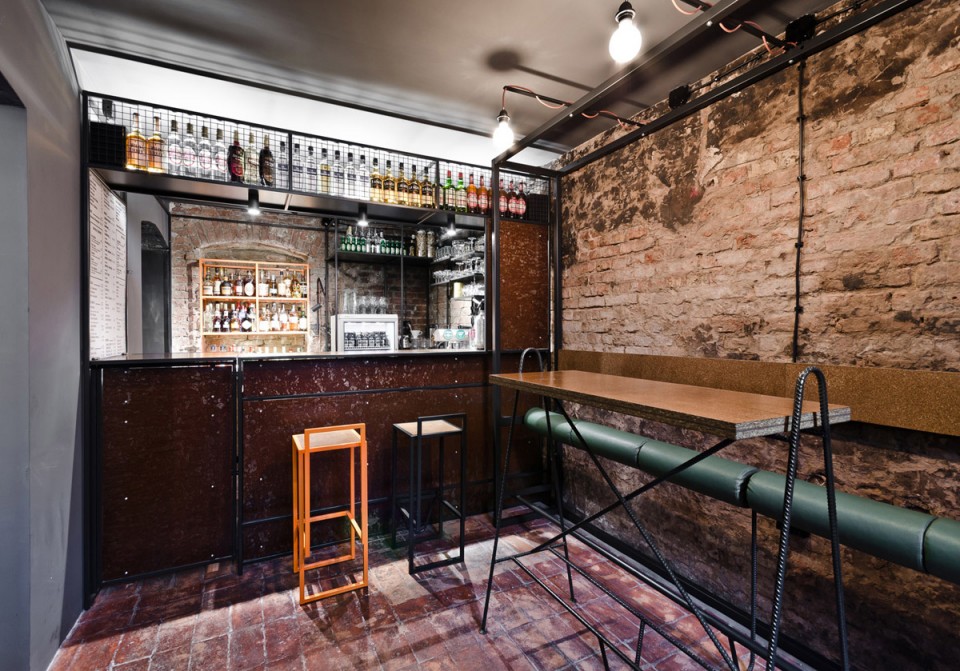002-Źródło.bar by Adam Wiercinski Architekt