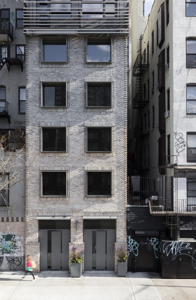 007-120 allen street by Grzywinski + Pons