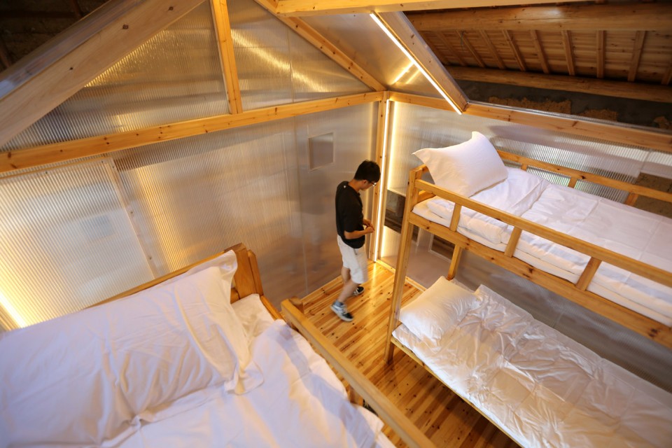 009 MI9A5027 hostel-in-pingtian-village-china-by-he-wei