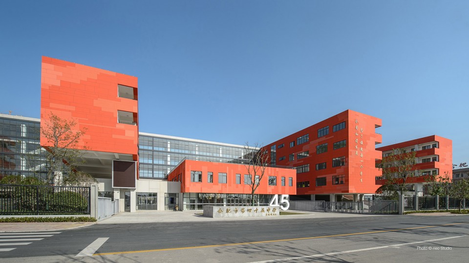 01 Main Entrance Hefei No.45 Middle School by VolumeOne