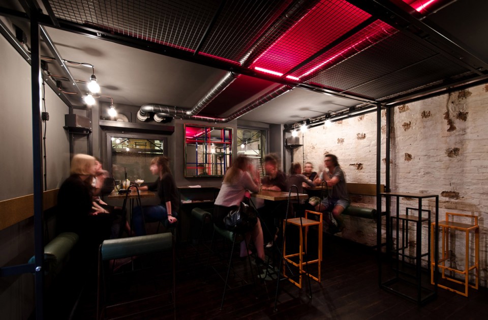 013-Źródło.bar by Adam Wiercinski Architekt