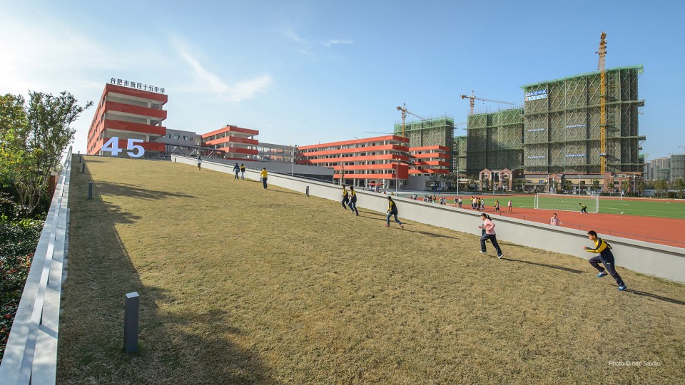 10 South Green Slope Hefei No.45 Middle School by VolumeOne