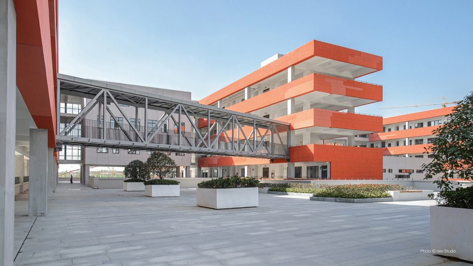 12 Roof Garden on the Gymnasium Hefei No.45 Middle School by VolumeOne
