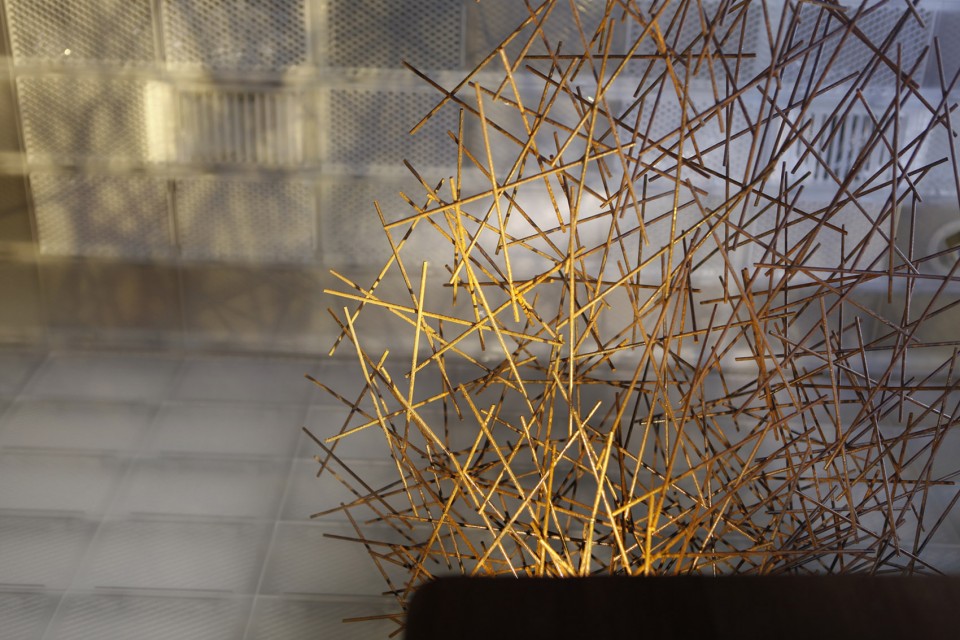 14_designsystems_tuve-silverroom_steel-tree-artwork_D