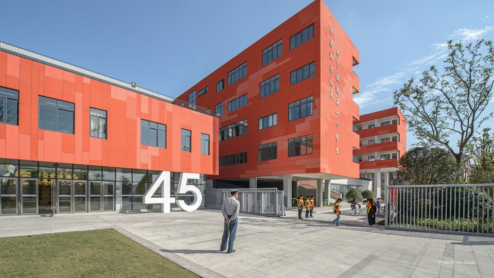 25 Main Entrance Hefei No.45 Middle School by VolumeOne