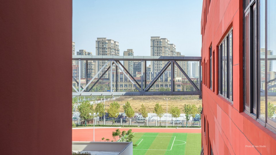 37 Bridge Hefei No.45 Middle School by VolumeOne