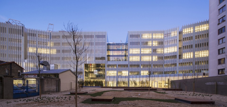 015-Hachette by Jacques Ferrier Architectures