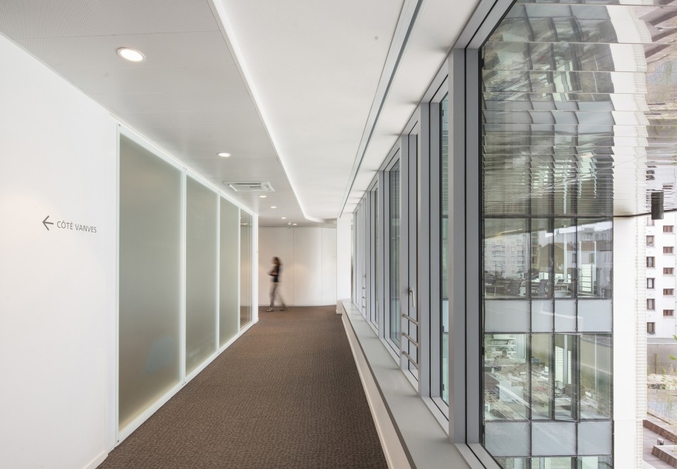 021-Hachette by Jacques Ferrier Architectures