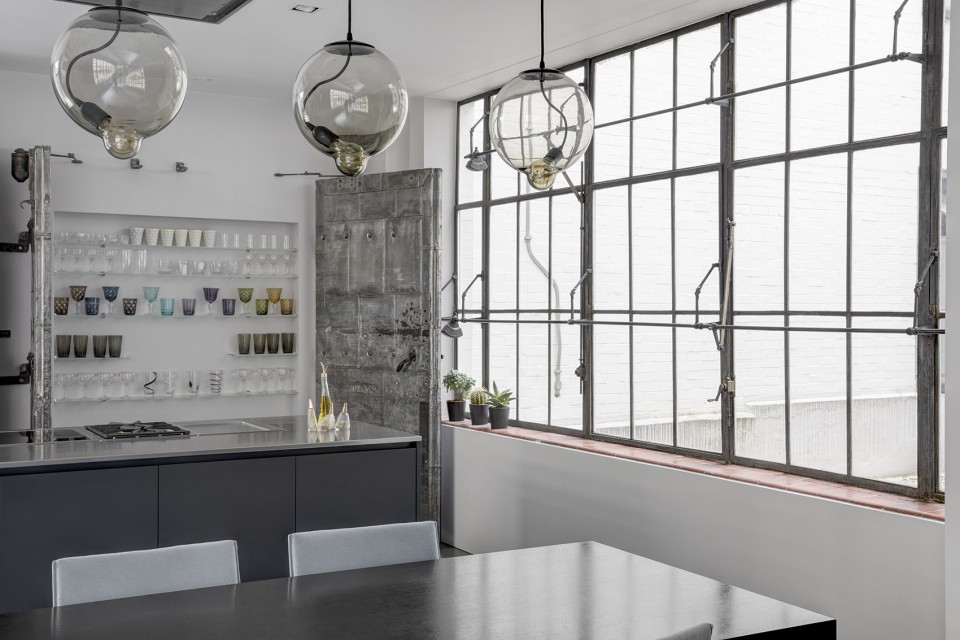 021-Theatrical Apartment by APALONDON