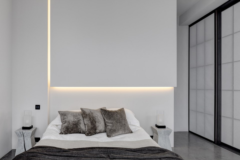 023-Theatrical Apartment by APALONDON
