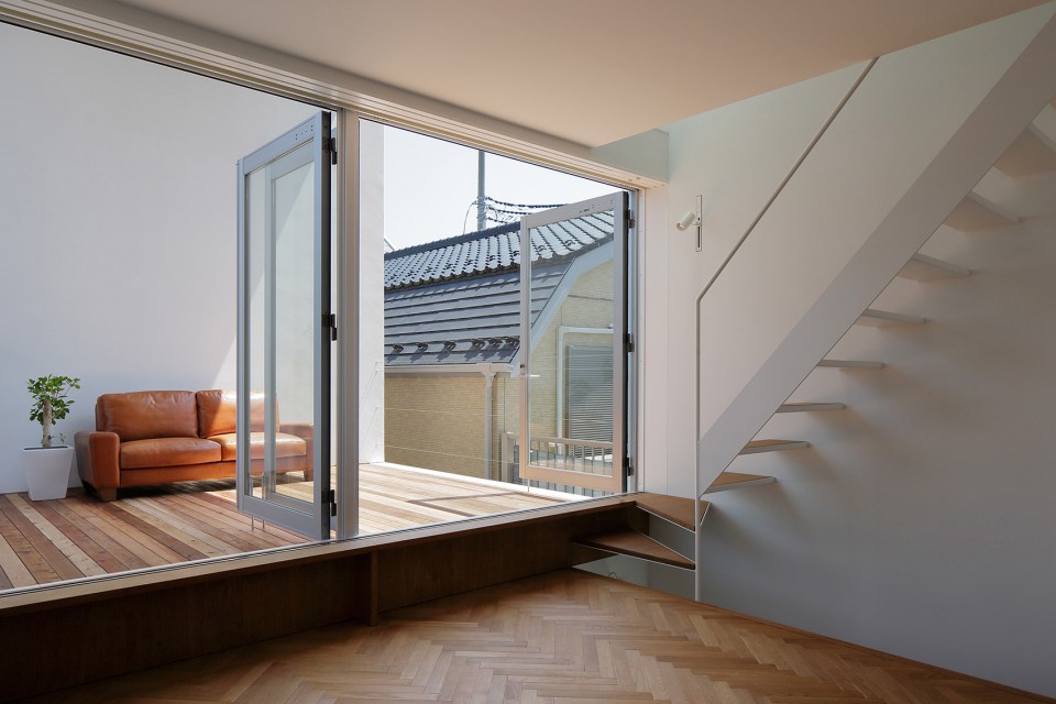 1- LHBT_006m Little House with a Big Terrace by Takuro Yamamoto Architects
