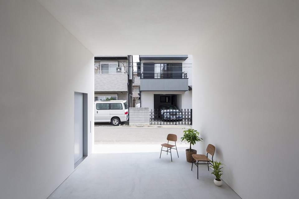 1- ichinoe_m_17 Little House with a Big Terrace by Takuro Yamamoto Architects