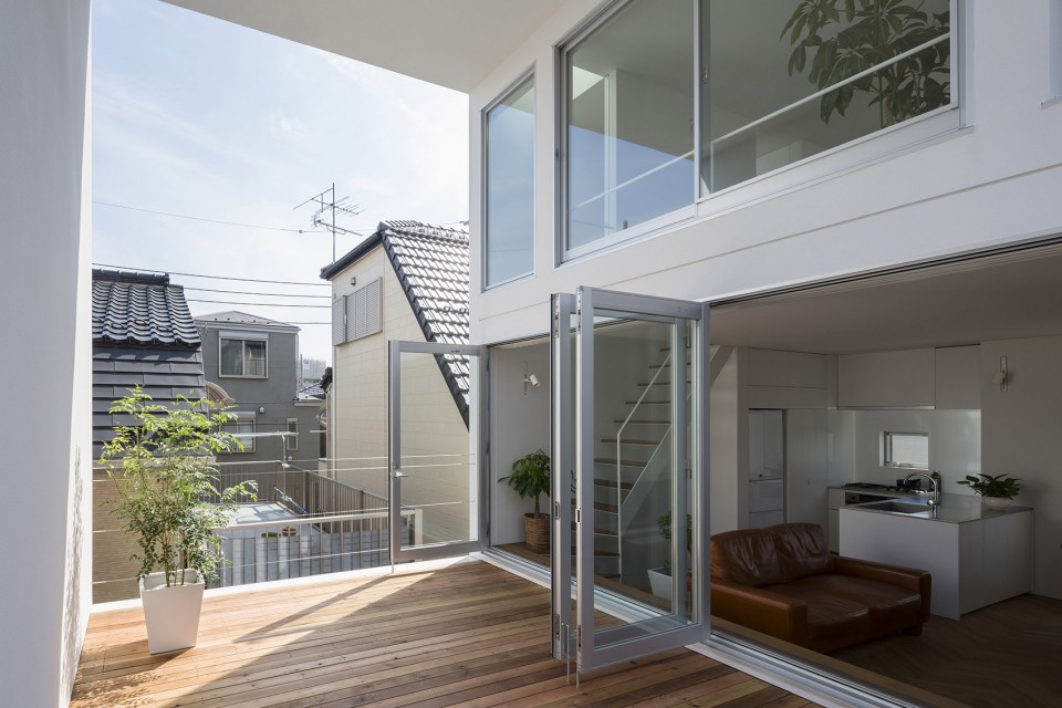 1- ichinoe_m_20 Little House with a Big Terrace by Takuro Yamamoto Architects