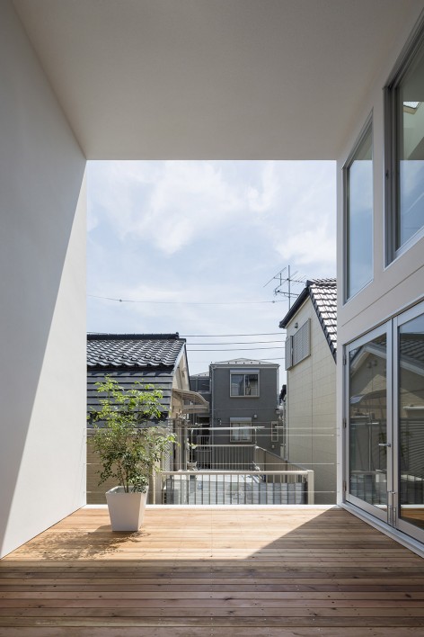 1- ichinoe_m_21 Little House with a Big Terrace by Takuro Yamamoto Architects