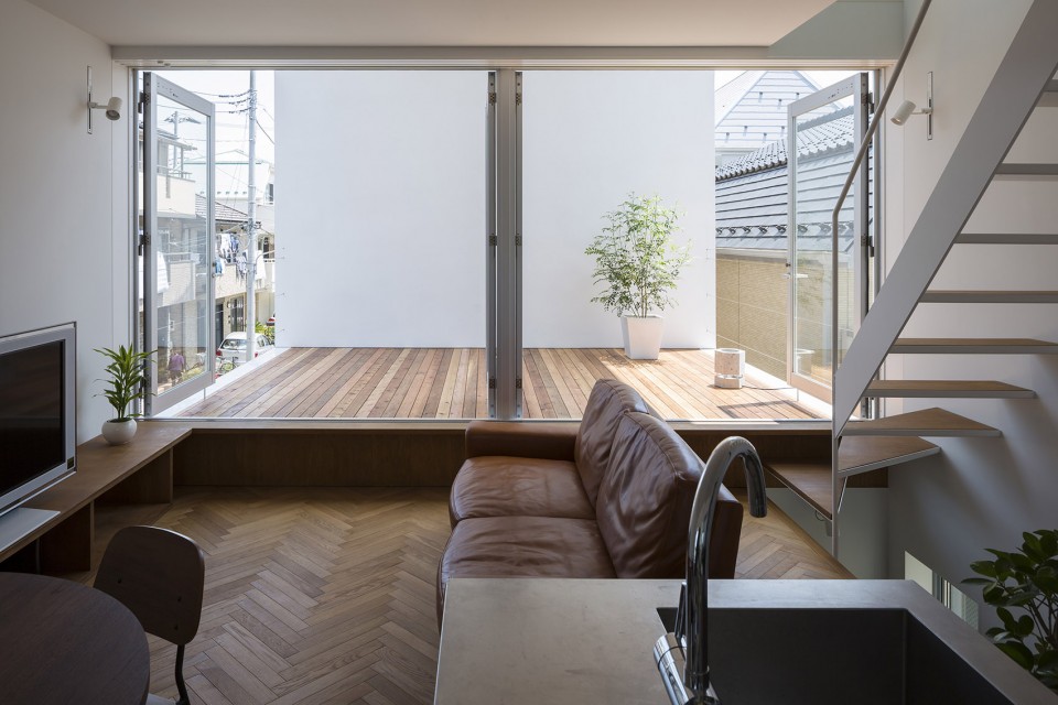 1- ichinoe_m_23 Little House with a Big Terrace by Takuro Yamamoto Architects