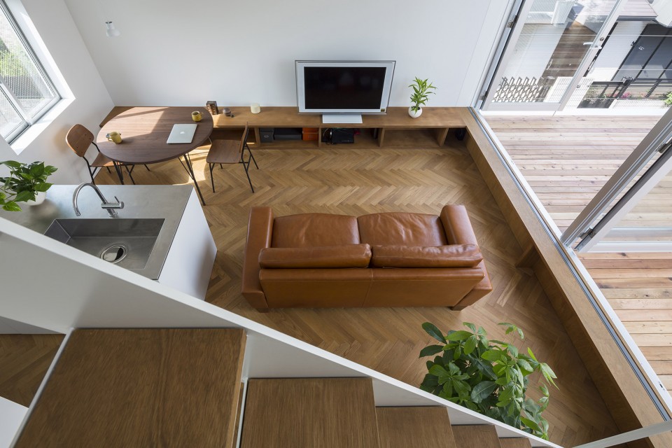 1- ichinoe_m_24 Little House with a Big Terrace by Takuro Yamamoto Architects
