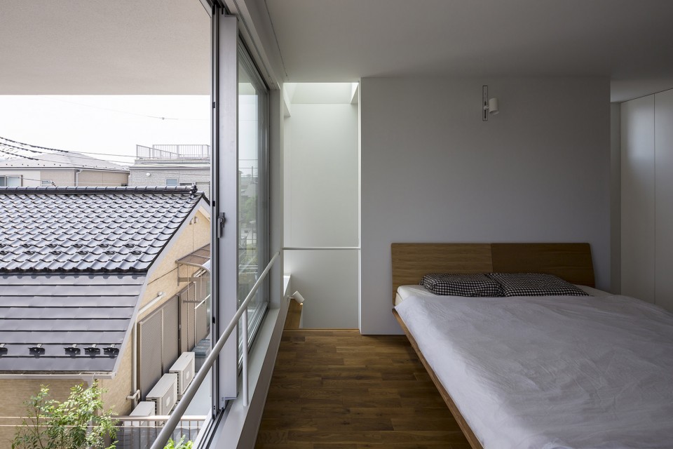 1- ichinoe_m_32 Little House with a Big Terrace by Takuro Yamamoto Architects