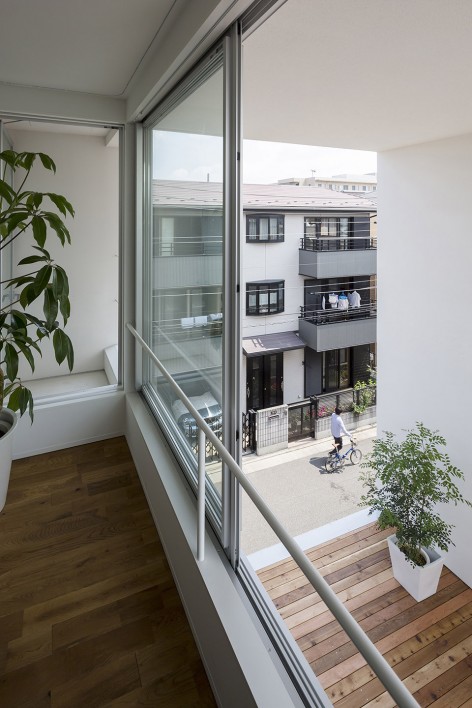 1- ichinoe_m_34 Little House with a Big Terrace by Takuro Yamamoto Architects
