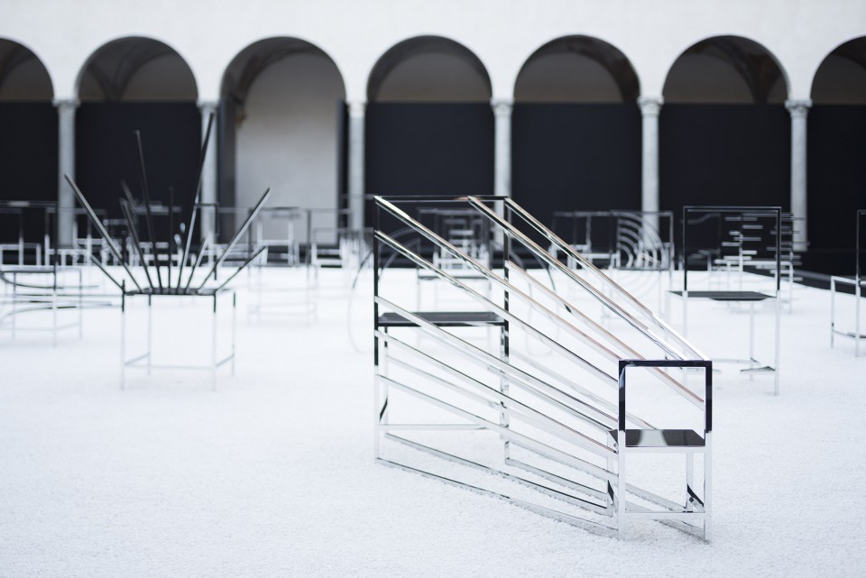 50_manga_chairs_in_Milan_07_takumi_ota