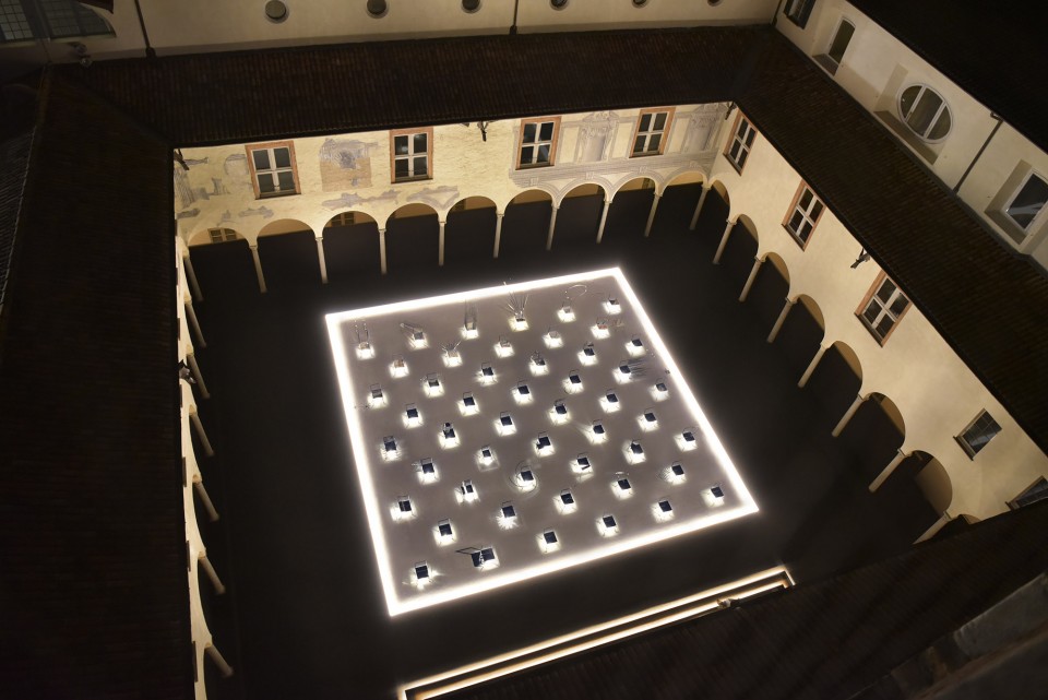 50_manga_chairs_in_Milan_15_takumi_ota