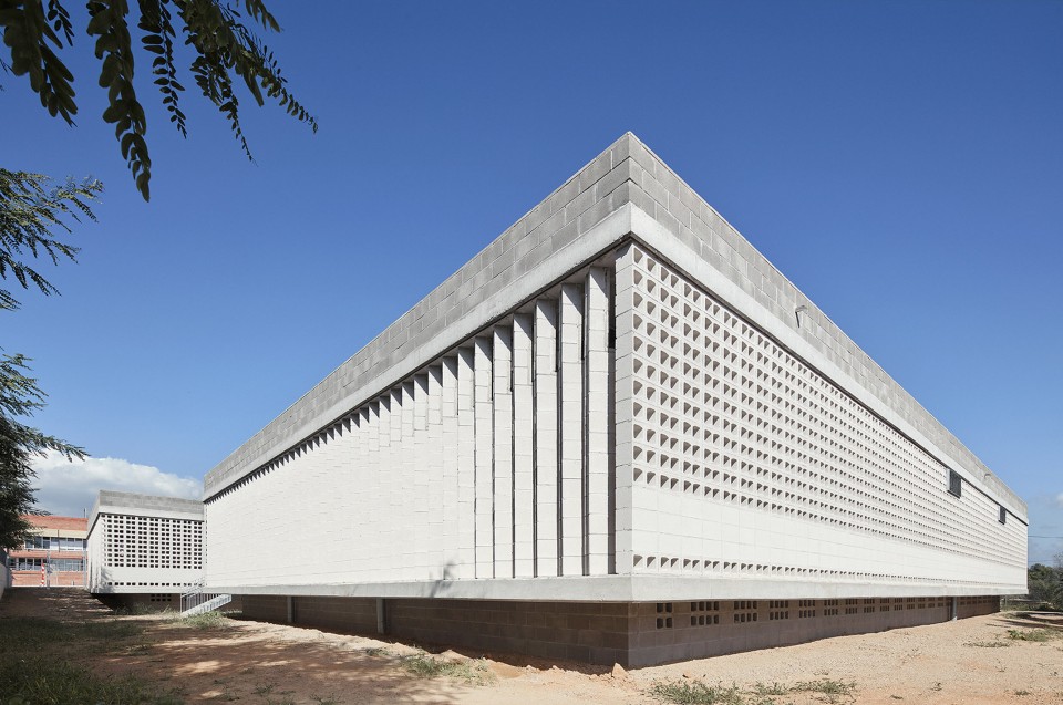 002-Solar school in Vilanova i la Geltrú by AIXOPLUC