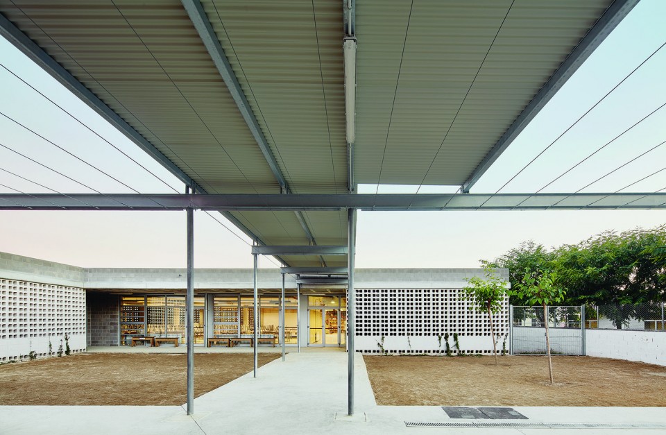 004-Solar school in Vilanova i la Geltrú by AIXOPLUC
