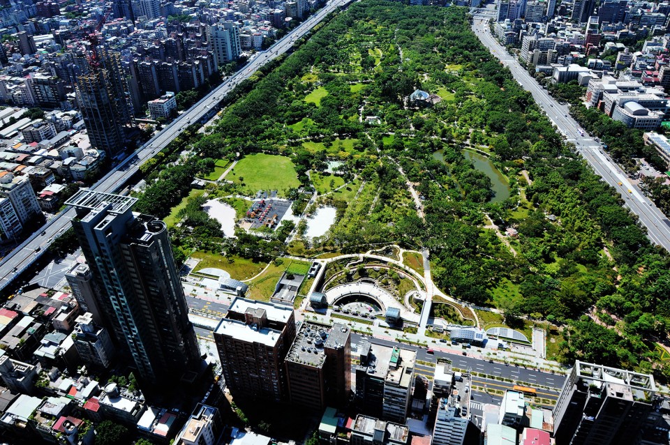 001-01_Aerial from northTaipei MRT Daan Park Station