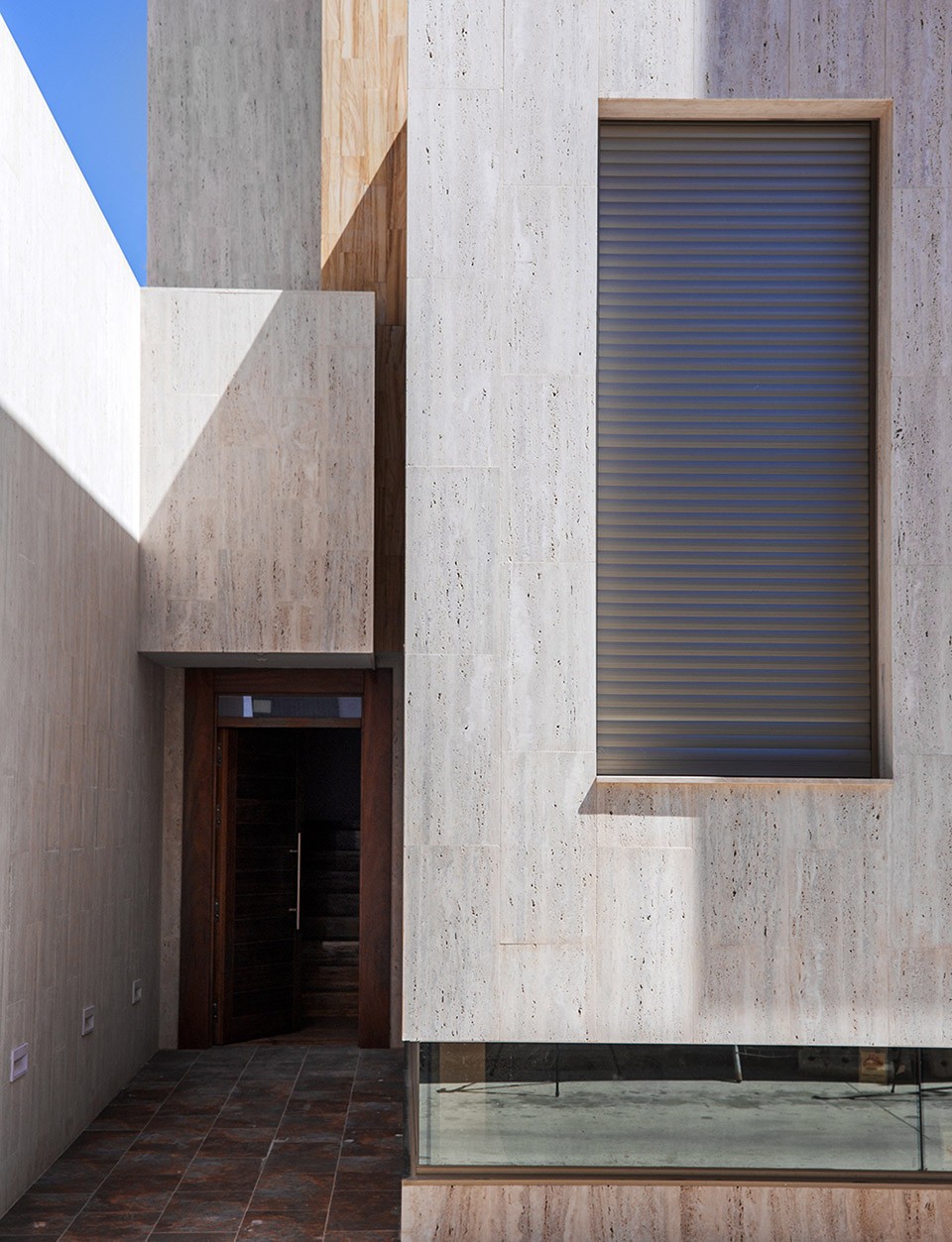 005-House R+ by OOIIO Architecture
