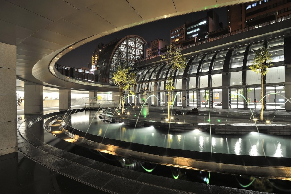 011-1-15_Outside ring corridorTaipei MRT Daan Park Station