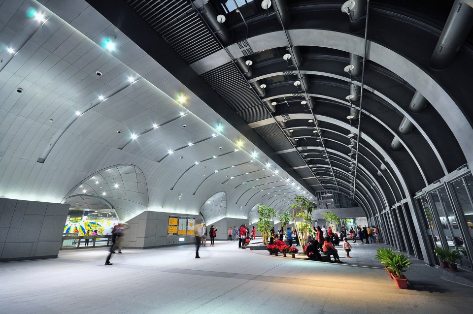 013-13_Station pathway_nightTaipei MRT Daan Park Station