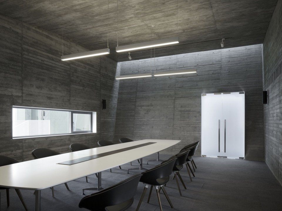 Huaxin Conference Center by Atelier Deshaus