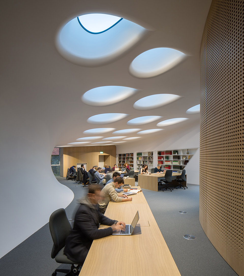 028-The Investcorp Building by zaha hadid architects