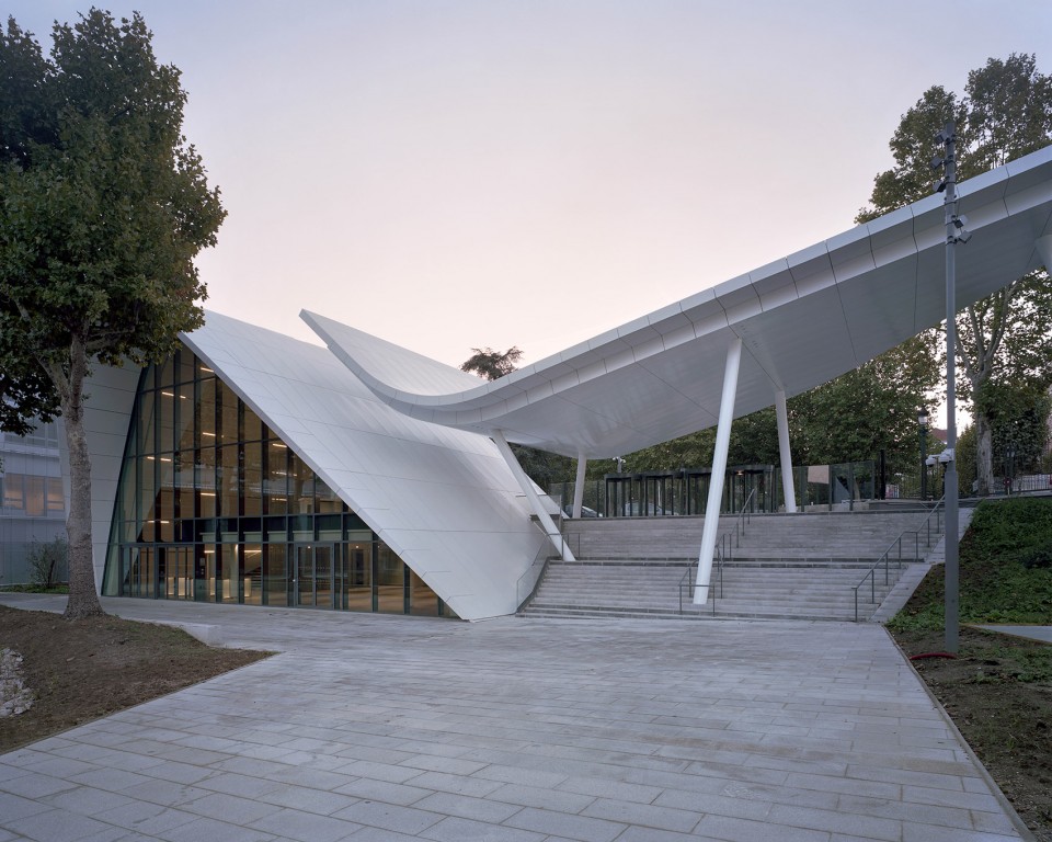 001-Evergreen campus reception pavilion by Arte Charpentier Architectes