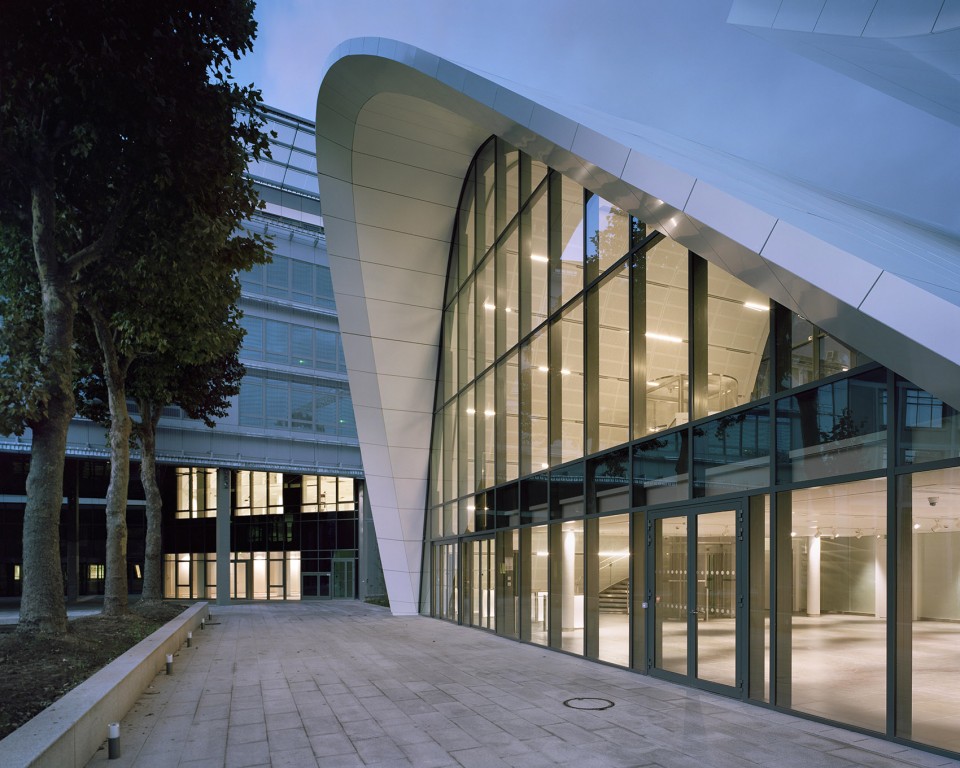 006-Evergreen campus reception pavilion by Arte Charpentier Architectes