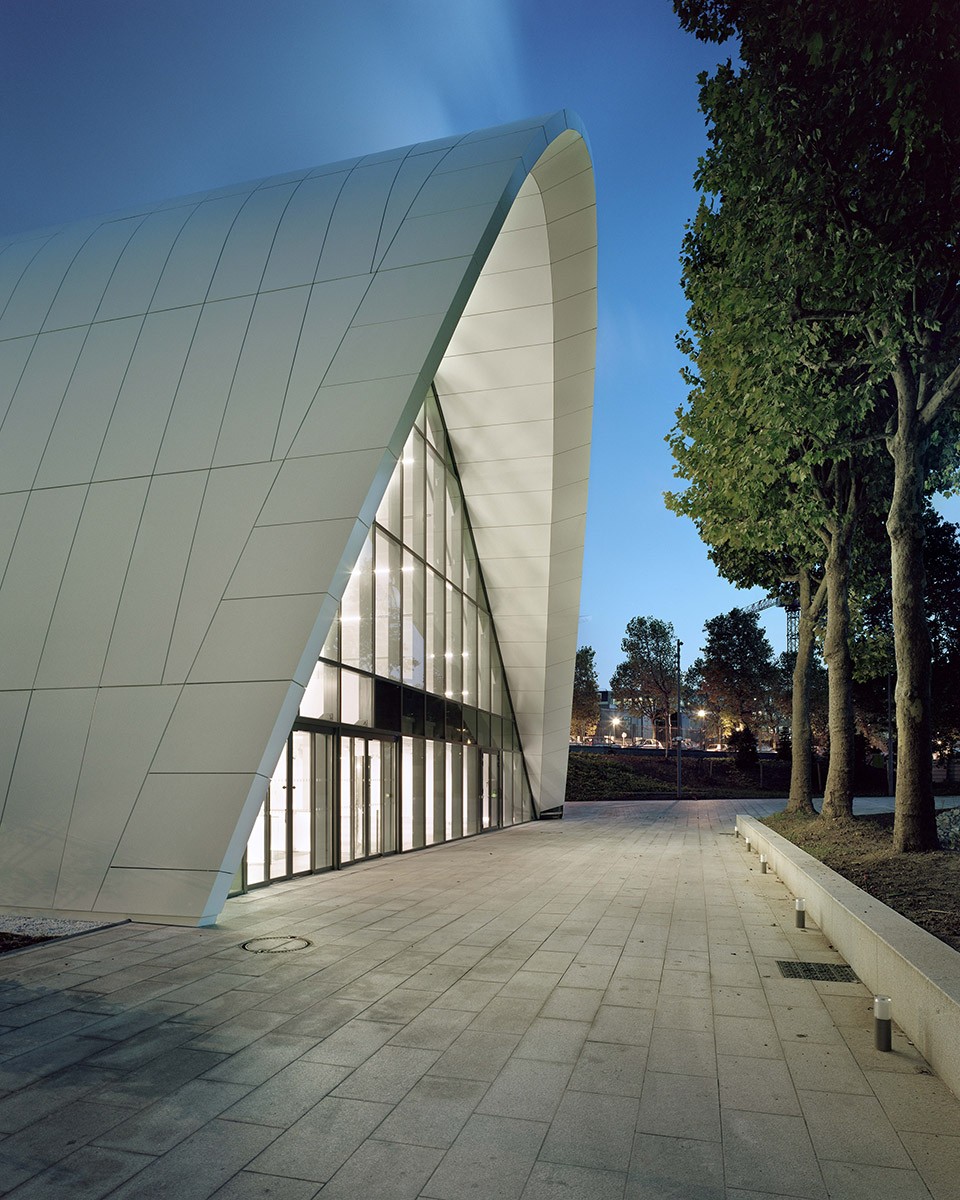 007-Evergreen campus reception pavilion by Arte Charpentier Architectes