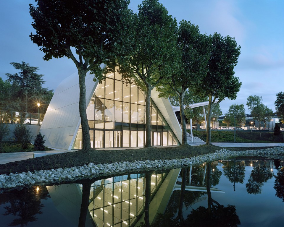 011-Evergreen campus reception pavilion by Arte Charpentier Architectes