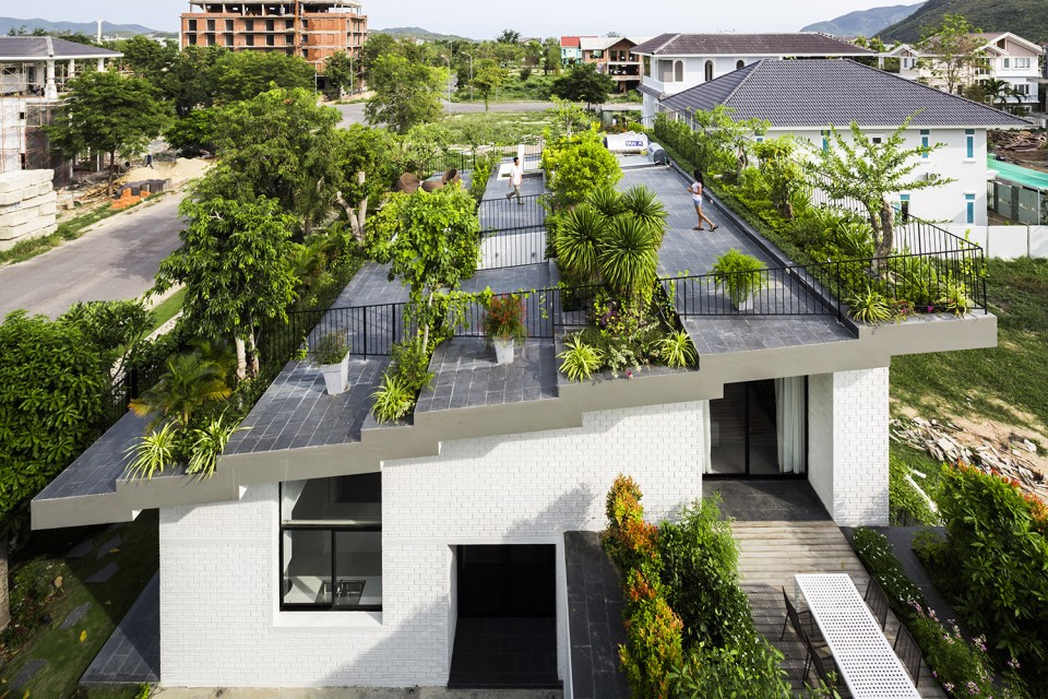 004-A House in Nha Trang by Vo Trong Nghia Architects + ICADA