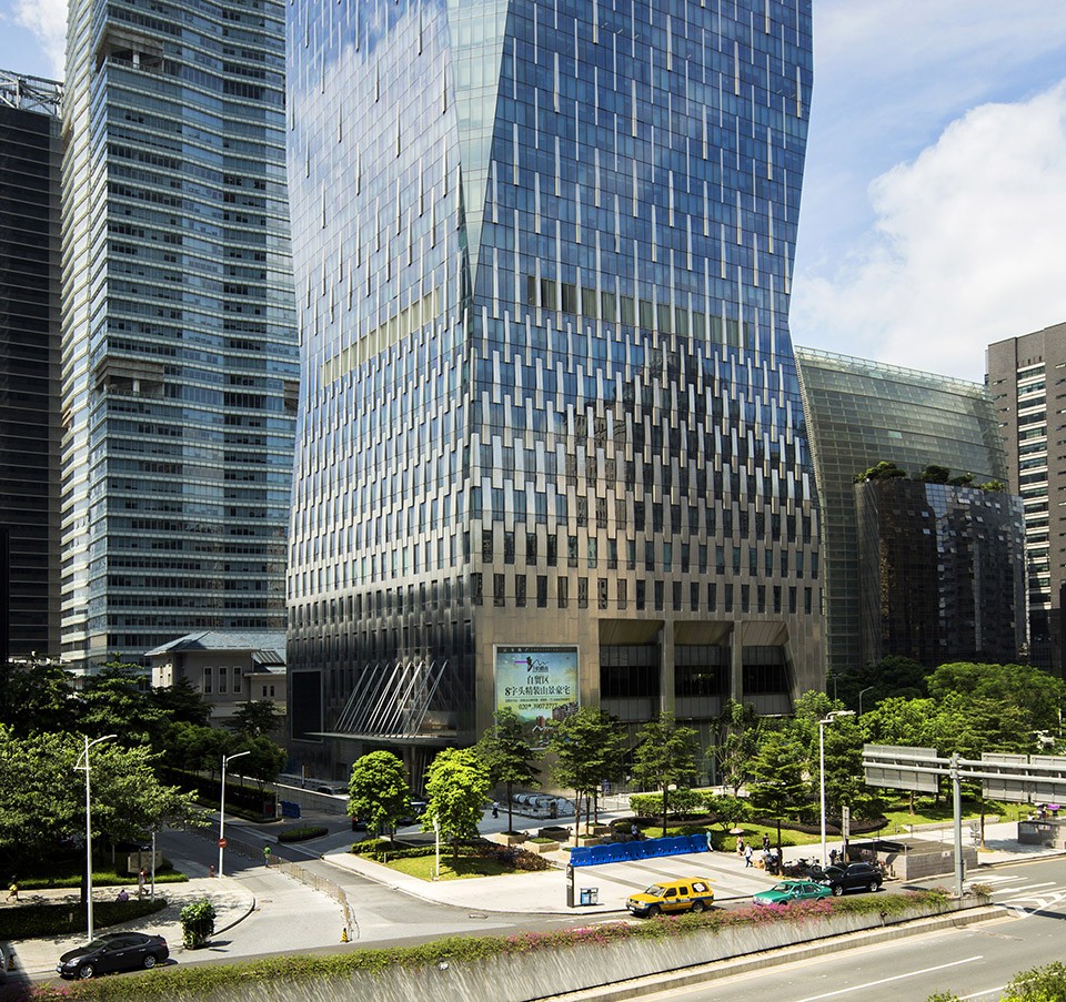 004- R&F Yingkai Square mixed-use tower by Goettsch Partners
