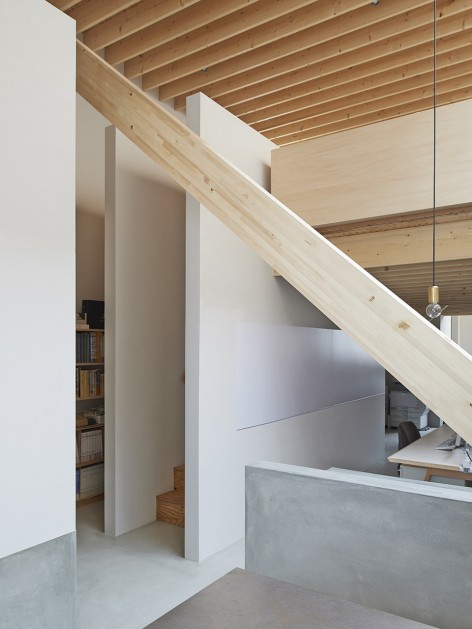 009-office-T by Mitsutomo Matsunami