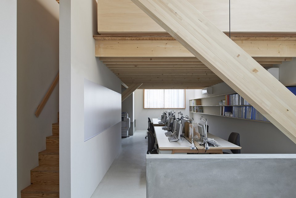 010-office-T by Mitsutomo Matsunami