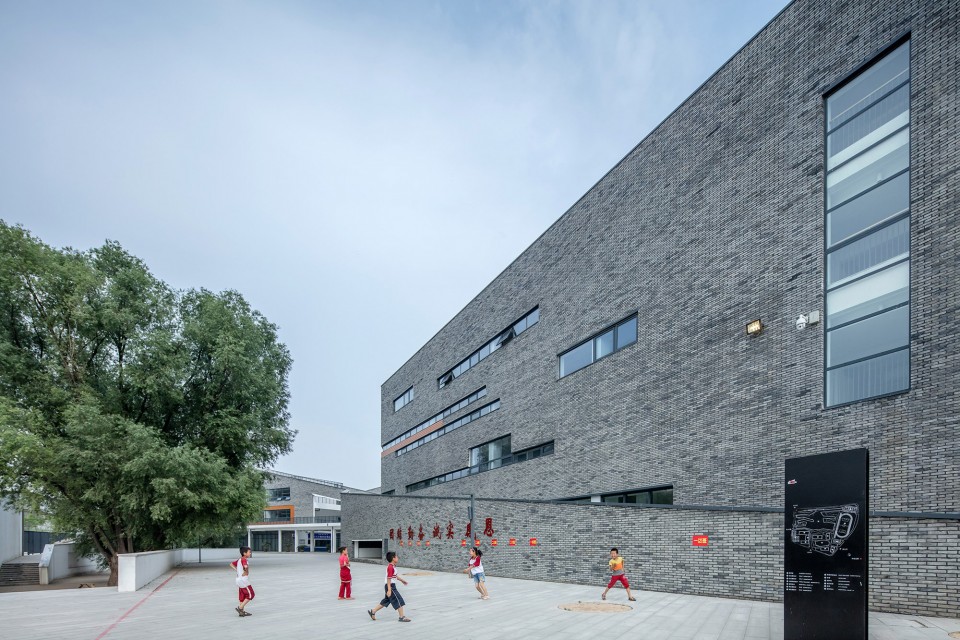 03 Entrance-120-Division School
